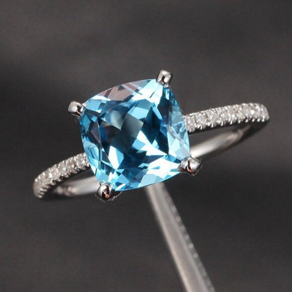 Blue Topaz Ring - Picture 3 of 4